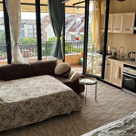 Downtown Central Apartment With Working Kitchen, City Views & Free Parking カザンラク エクステリア 写真