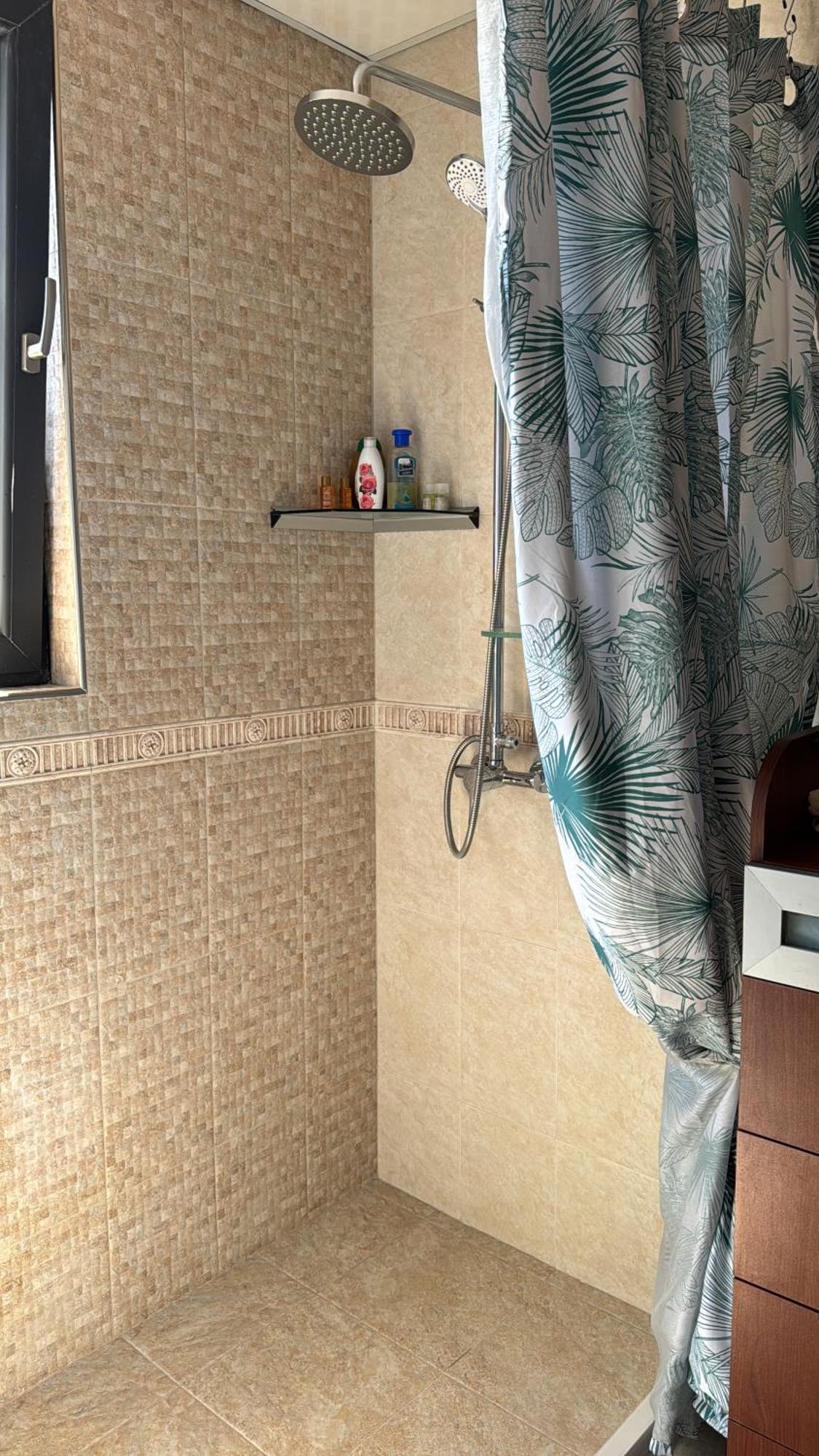 Downtown Central Apartment With Working Kitchen, City Views & Free Parking カザンラク エクステリア 写真