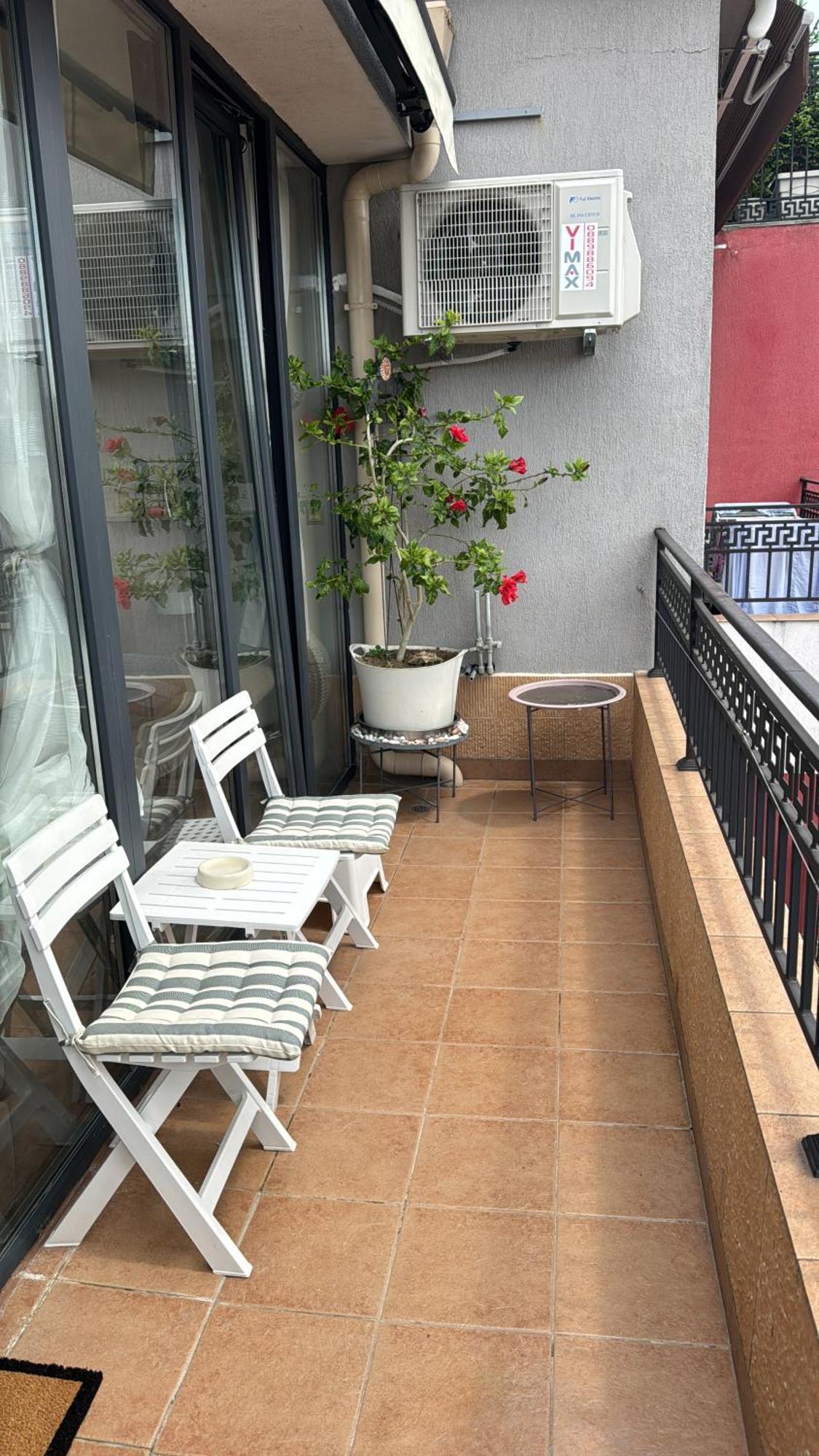 Downtown Central Apartment With Working Kitchen, City Views & Free Parking カザンラク エクステリア 写真