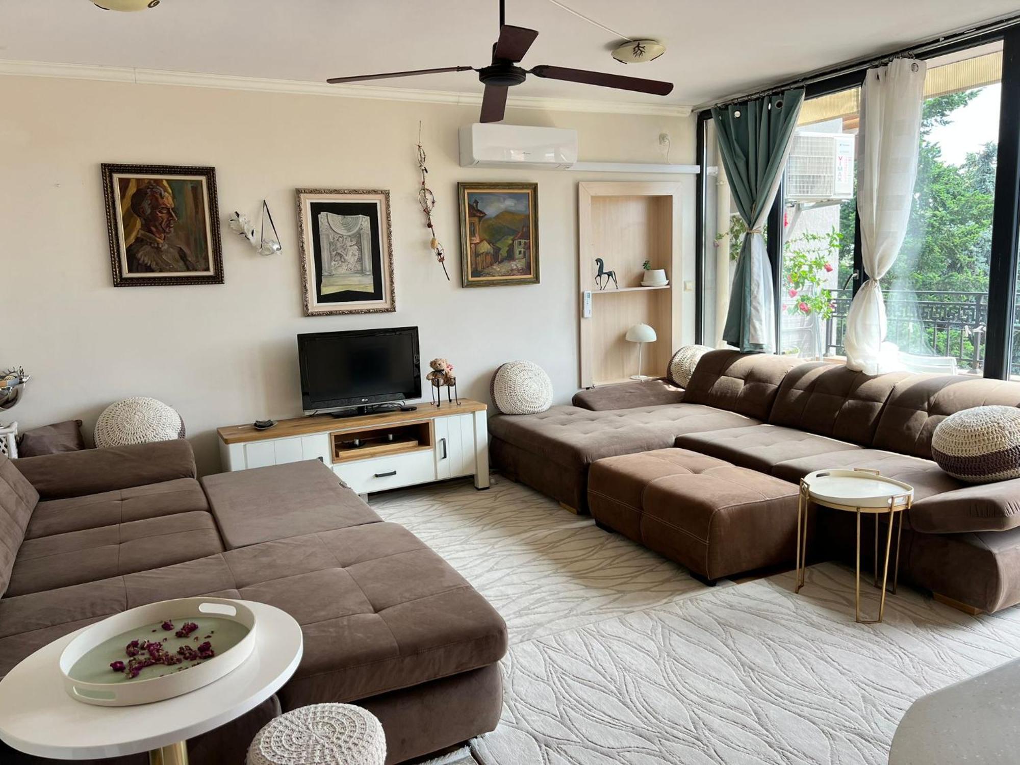 Downtown Central Apartment With Working Kitchen, City Views & Free Parking カザンラク エクステリア 写真