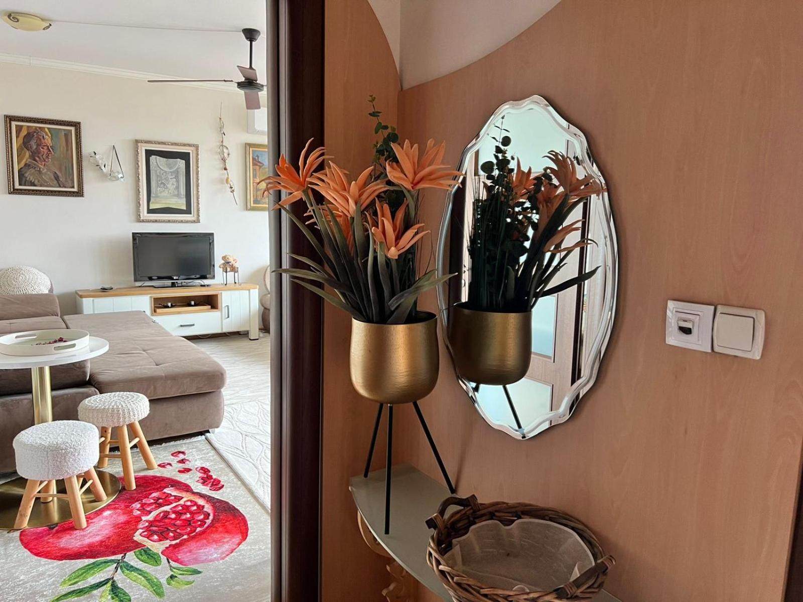 Downtown Central Apartment With Working Kitchen, City Views & Free Parking カザンラク エクステリア 写真
