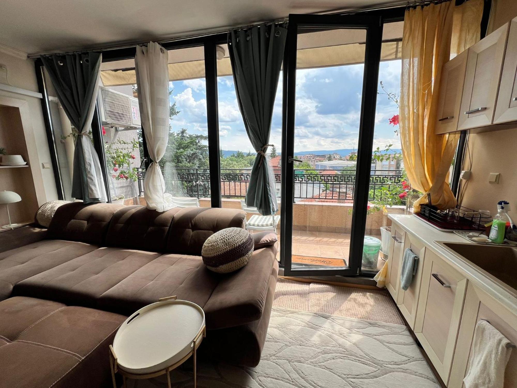 Downtown Central Apartment With Working Kitchen, City Views & Free Parking カザンラク エクステリア 写真