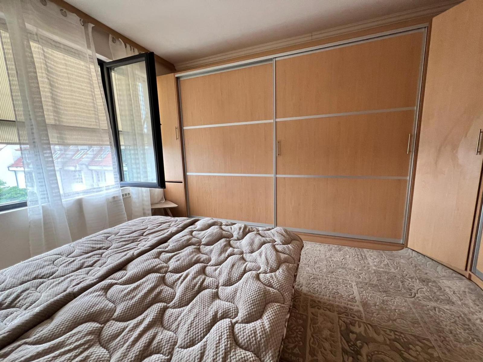 Downtown Central Apartment With Working Kitchen, City Views & Free Parking カザンラク エクステリア 写真