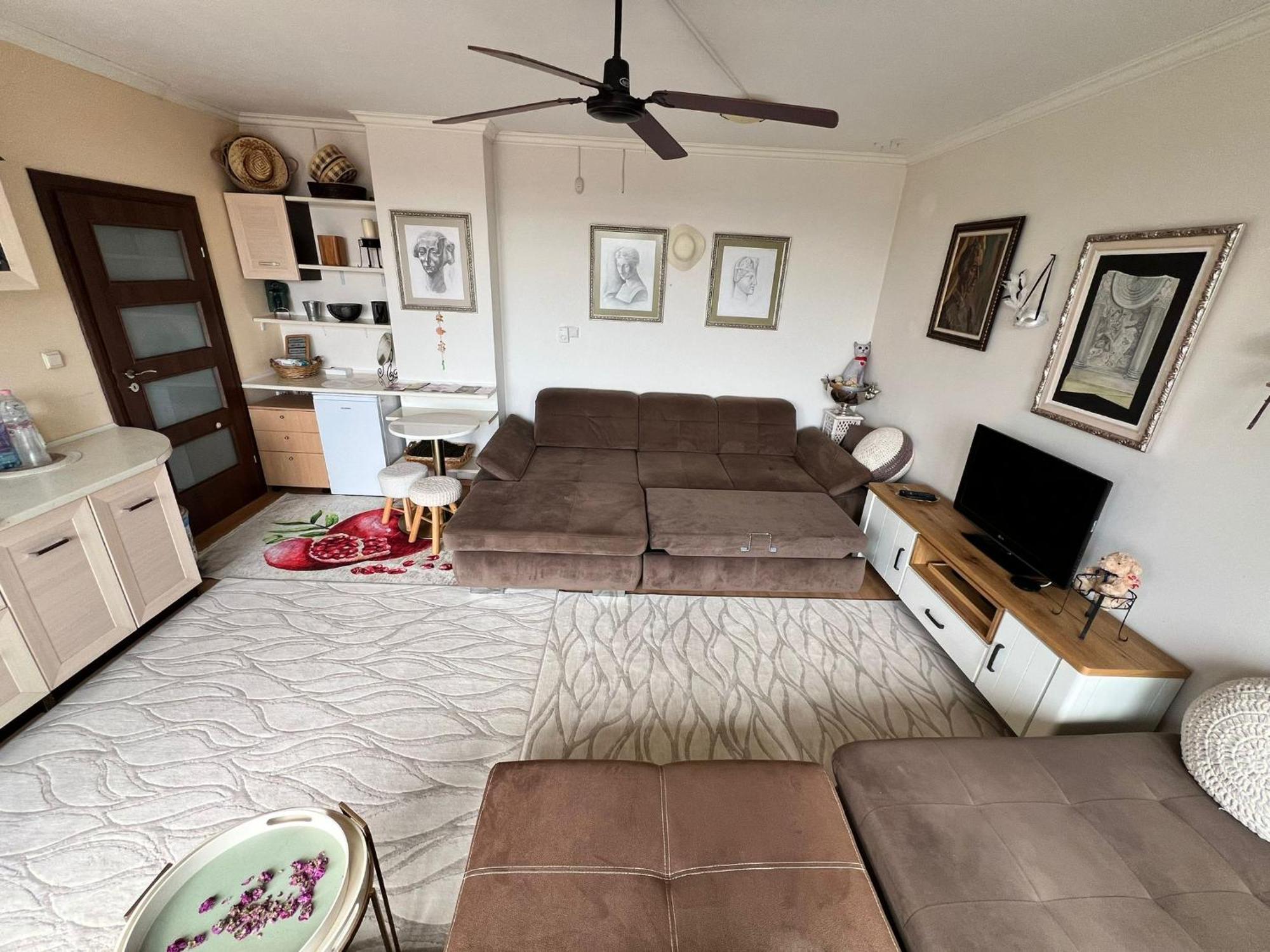 Downtown Central Apartment With Working Kitchen, City Views & Free Parking カザンラク エクステリア 写真