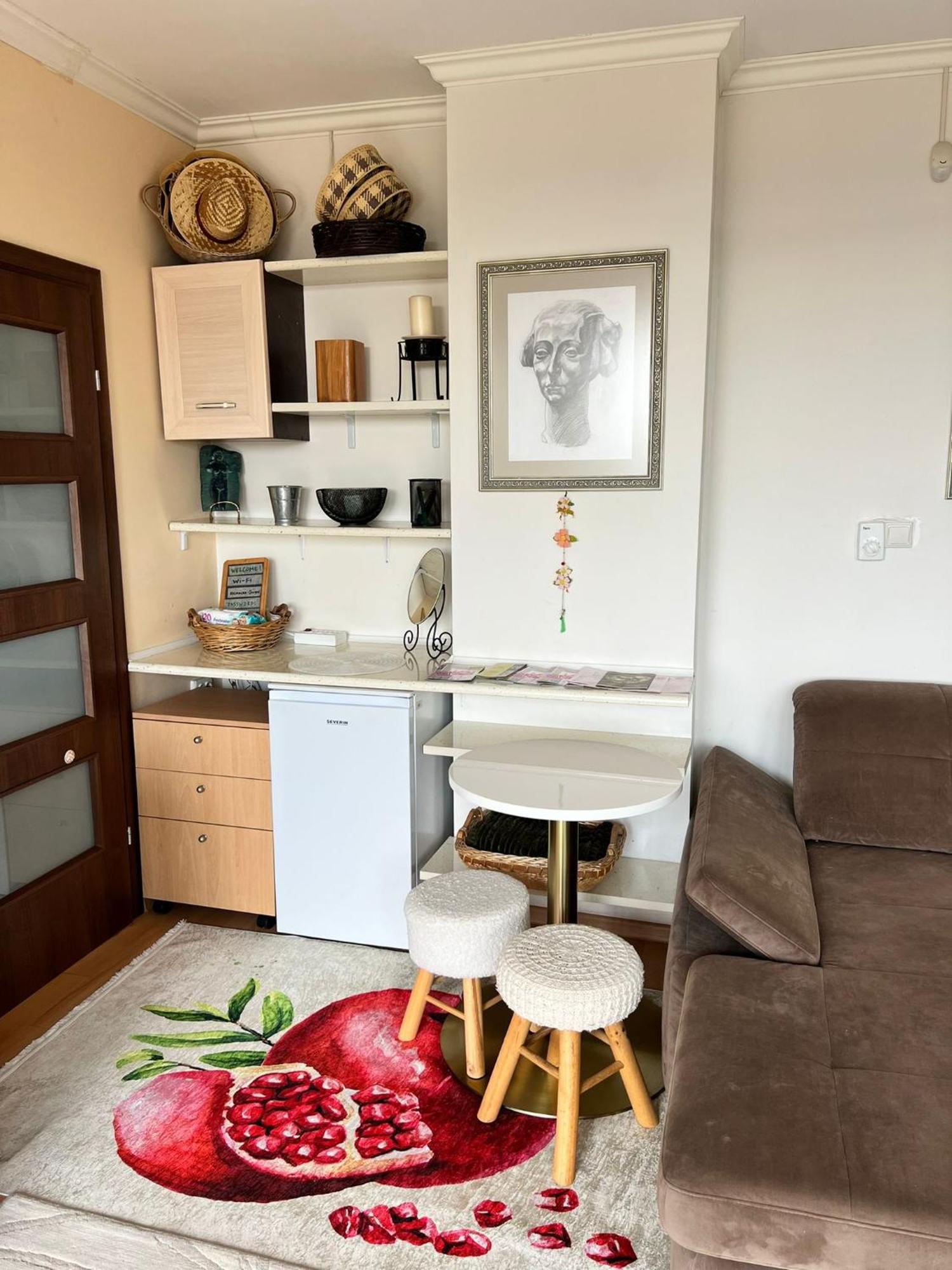 Downtown Central Apartment With Working Kitchen, City Views & Free Parking カザンラク エクステリア 写真