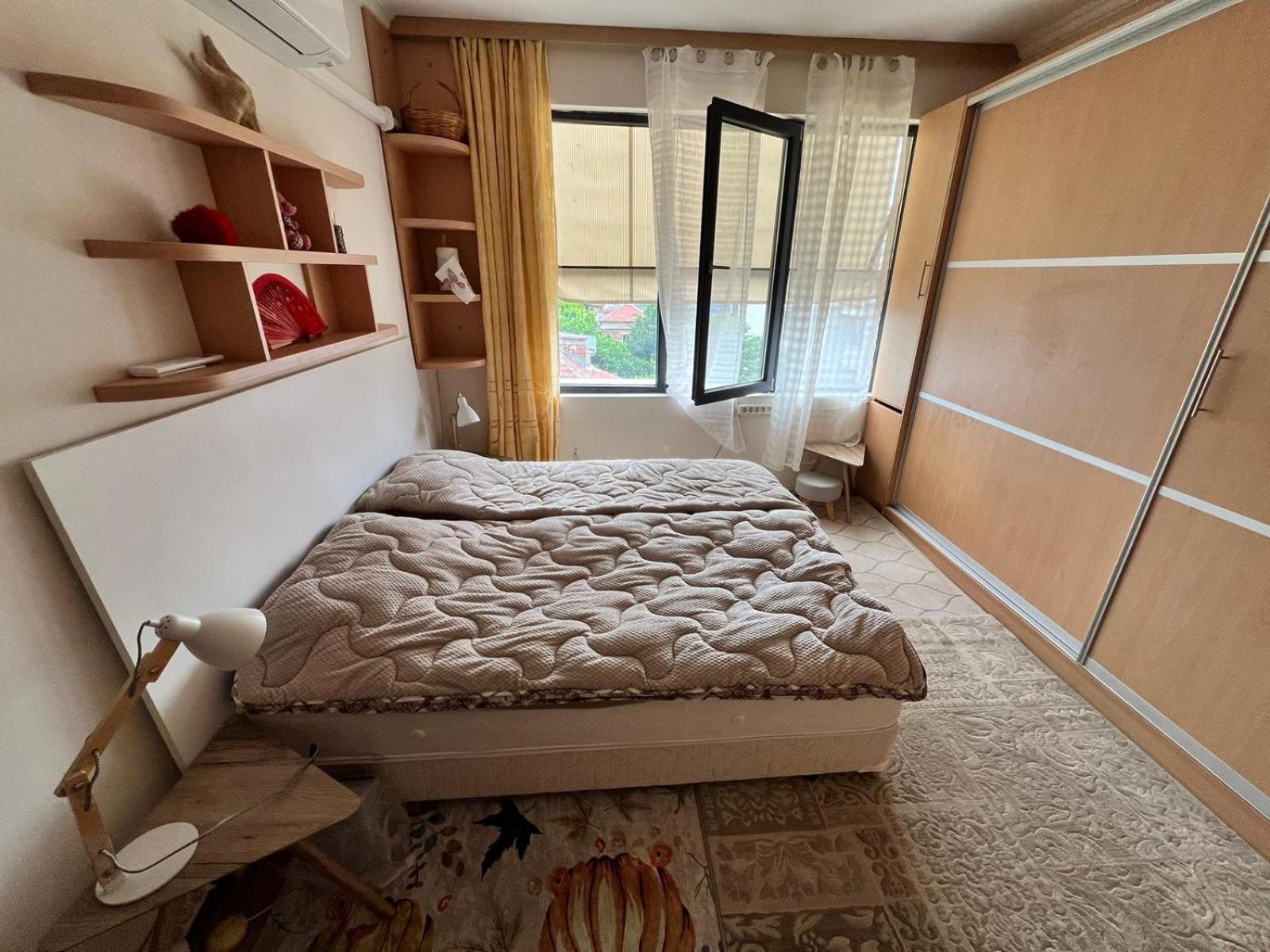 Downtown Central Apartment With Working Kitchen, City Views & Free Parking カザンラク エクステリア 写真