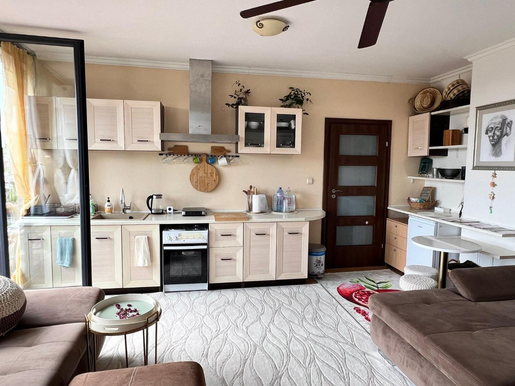 Downtown Central Apartment With Working Kitchen, City Views & Free Parking カザンラク エクステリア 写真