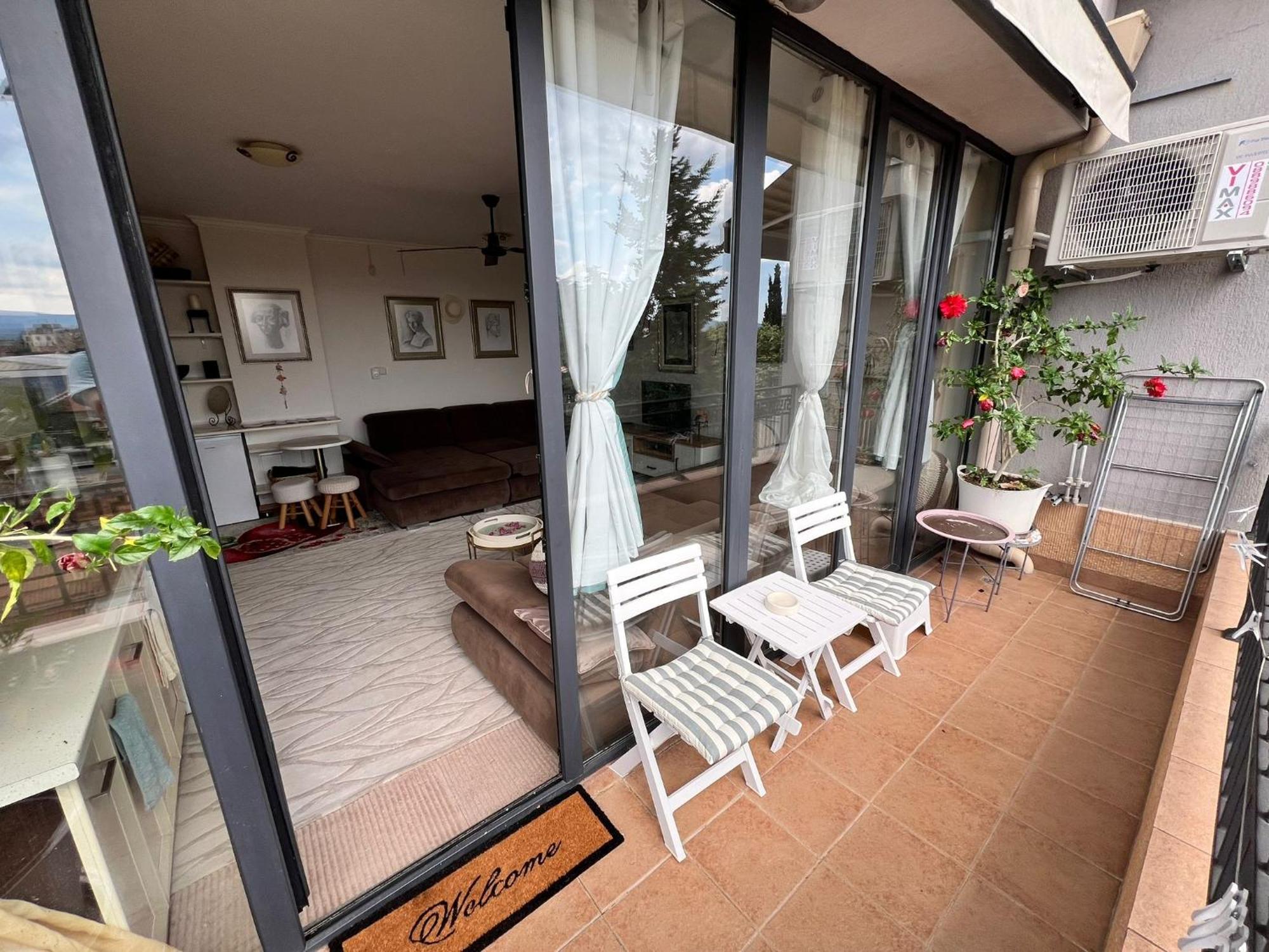 Downtown Central Apartment With Working Kitchen, City Views & Free Parking カザンラク エクステリア 写真
