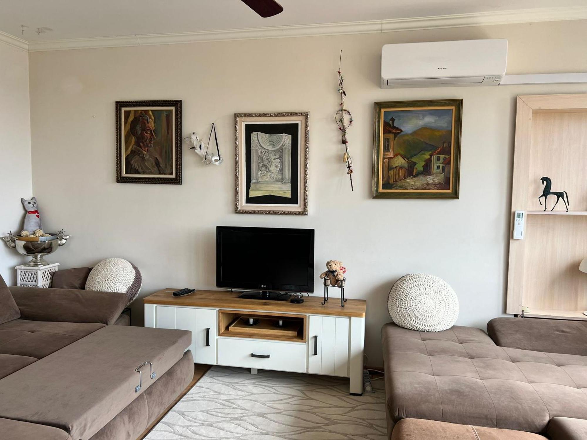 Downtown Central Apartment With Working Kitchen, City Views & Free Parking カザンラク エクステリア 写真