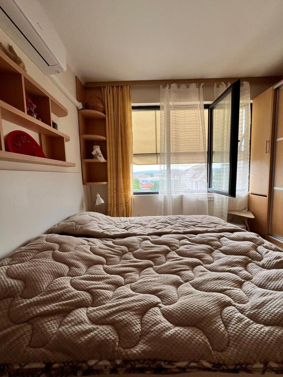 Downtown Central Apartment With Working Kitchen, City Views & Free Parking カザンラク エクステリア 写真