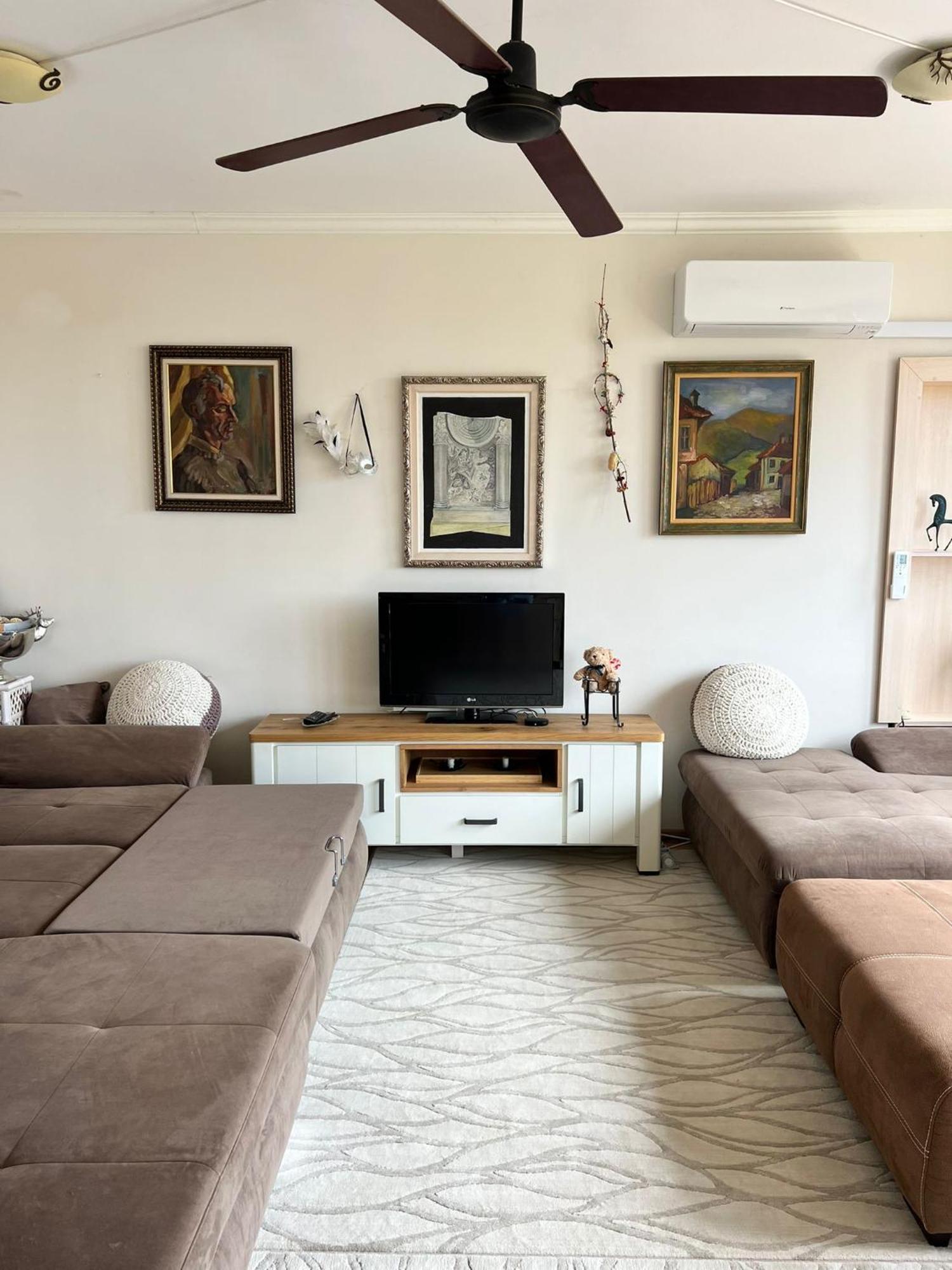 Downtown Central Apartment With Working Kitchen, City Views & Free Parking カザンラク エクステリア 写真