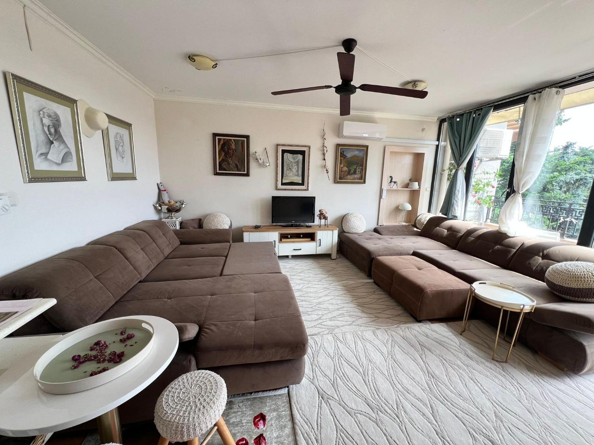 Downtown Central Apartment With Working Kitchen, City Views & Free Parking カザンラク エクステリア 写真