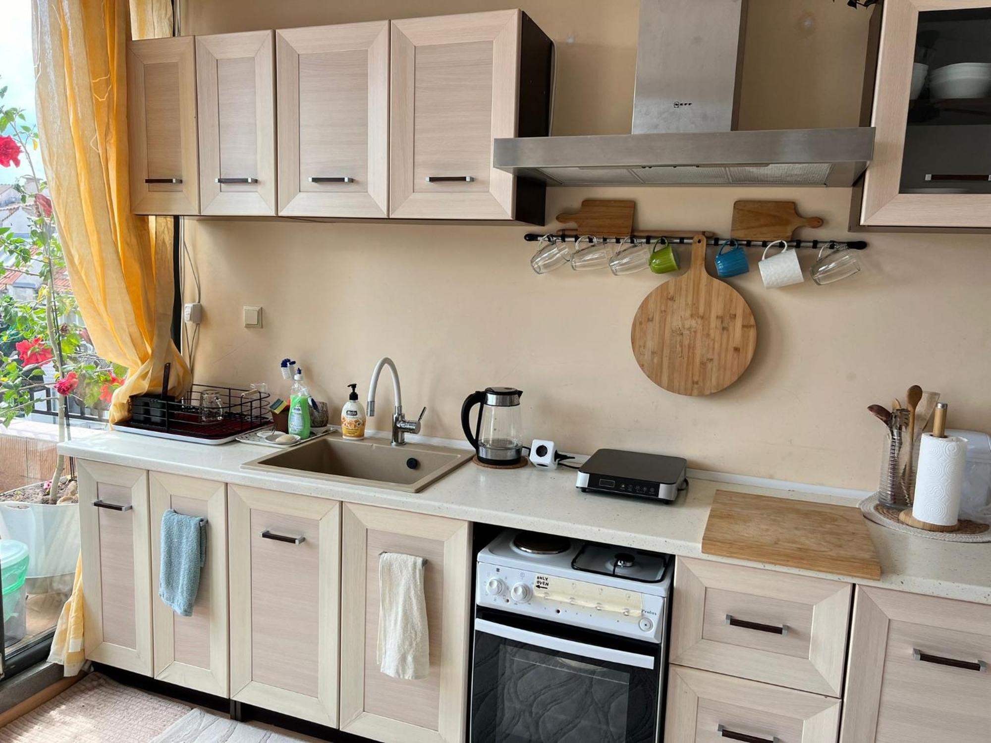 Downtown Central Apartment With Working Kitchen, City Views & Free Parking カザンラク エクステリア 写真