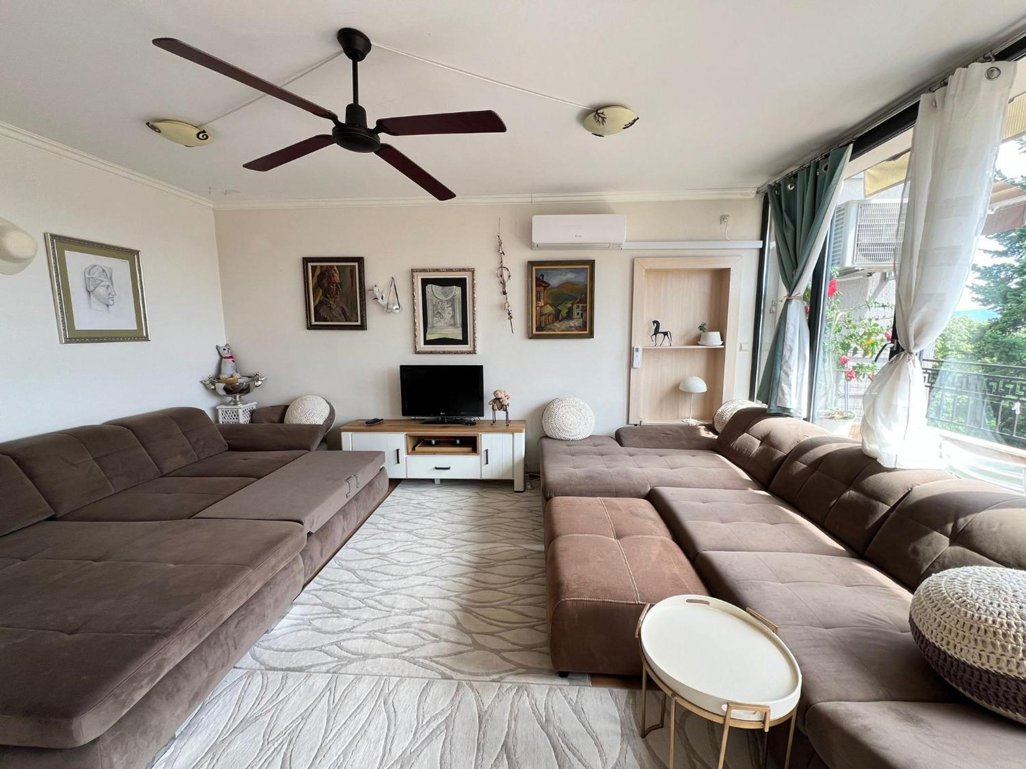 Downtown Central Apartment With Working Kitchen, City Views & Free Parking カザンラク エクステリア 写真