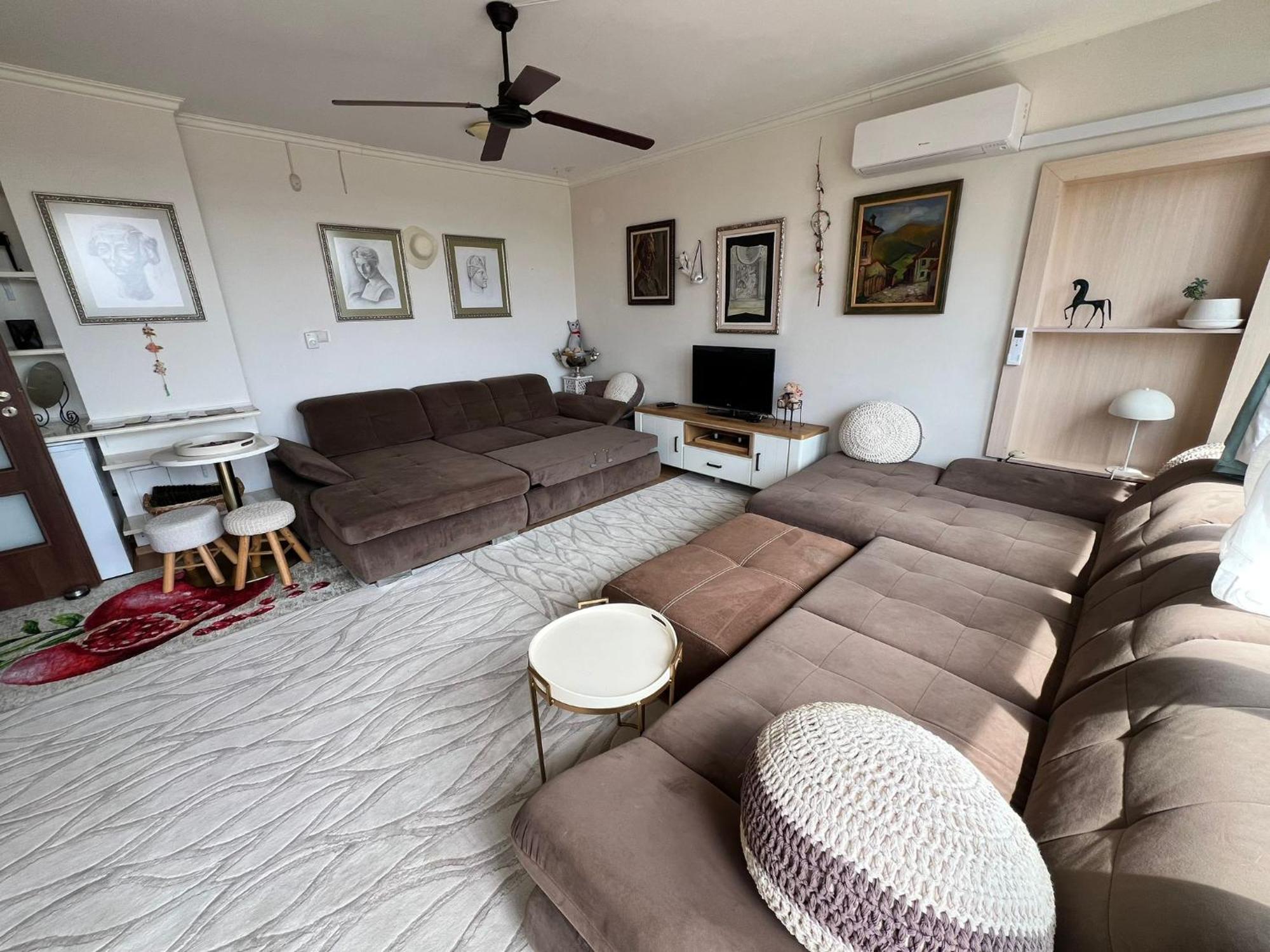 Downtown Central Apartment With Working Kitchen, City Views & Free Parking カザンラク エクステリア 写真