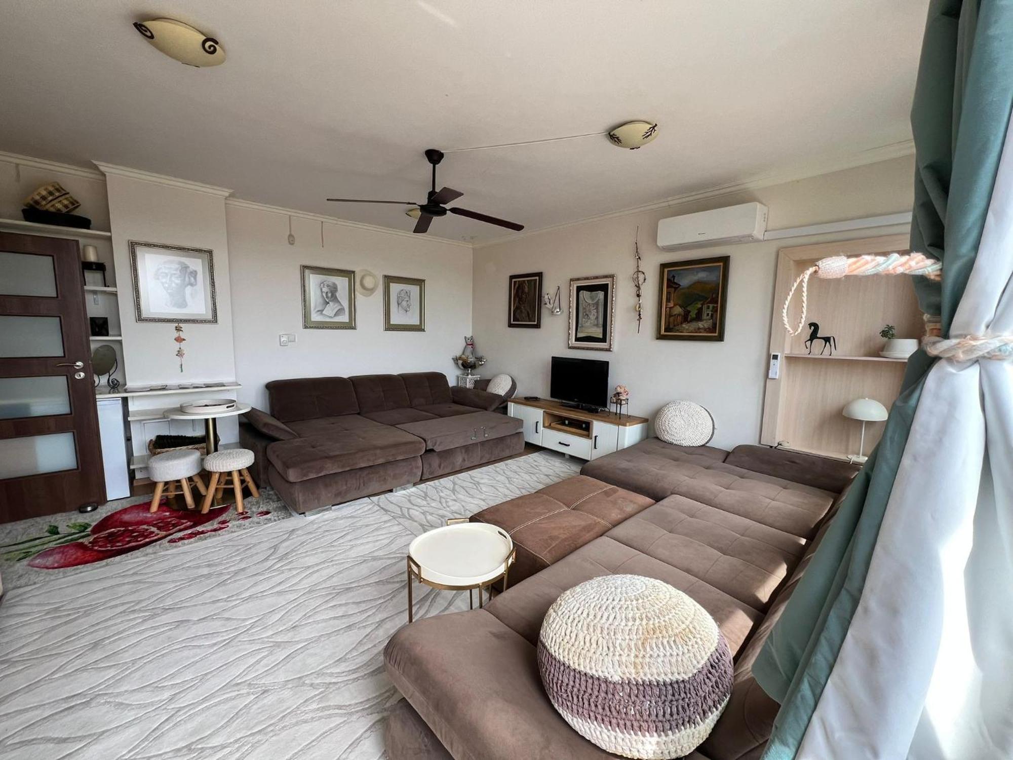 Downtown Central Apartment With Working Kitchen, City Views & Free Parking カザンラク エクステリア 写真