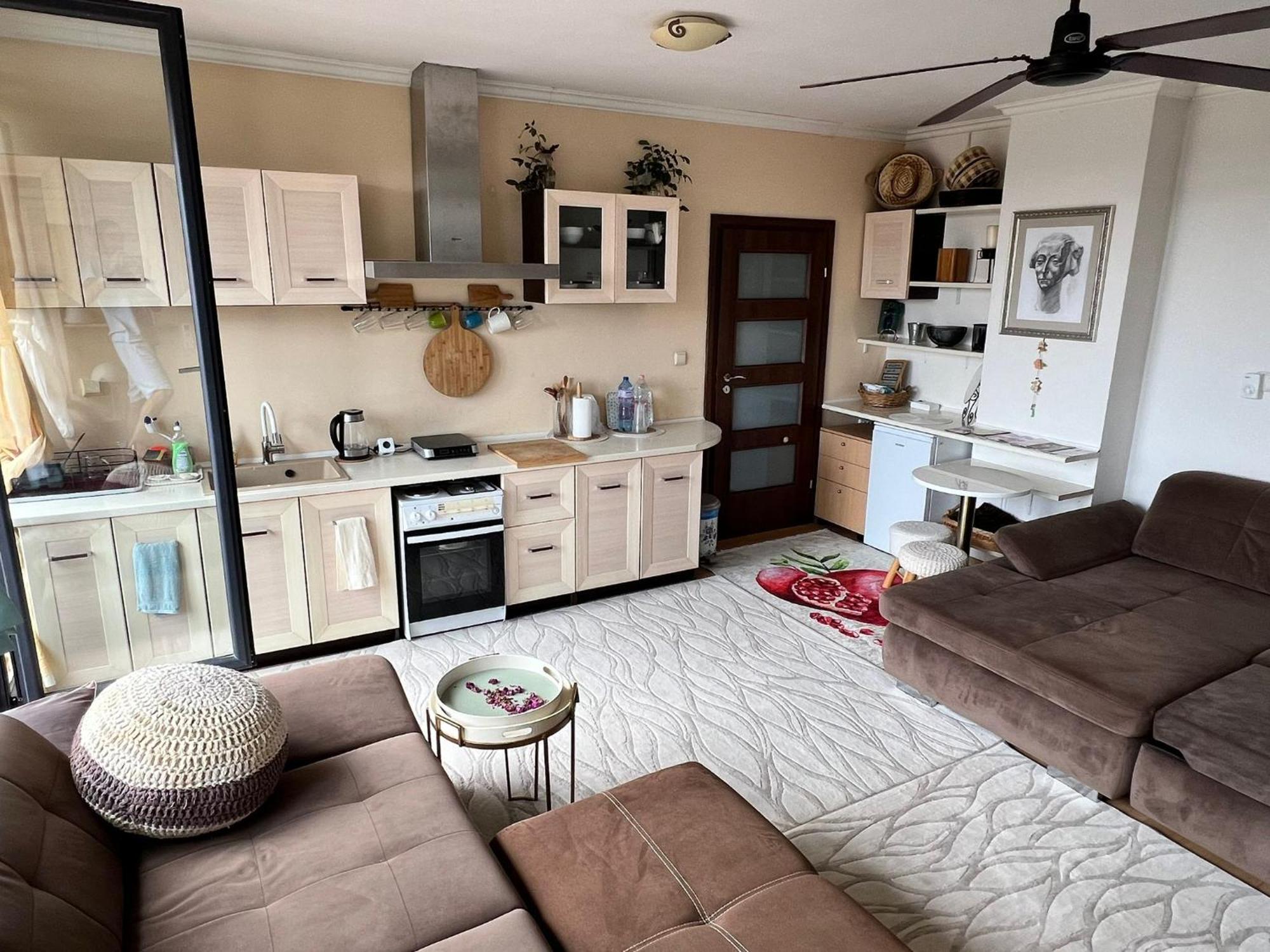 Downtown Central Apartment With Working Kitchen, City Views & Free Parking カザンラク エクステリア 写真