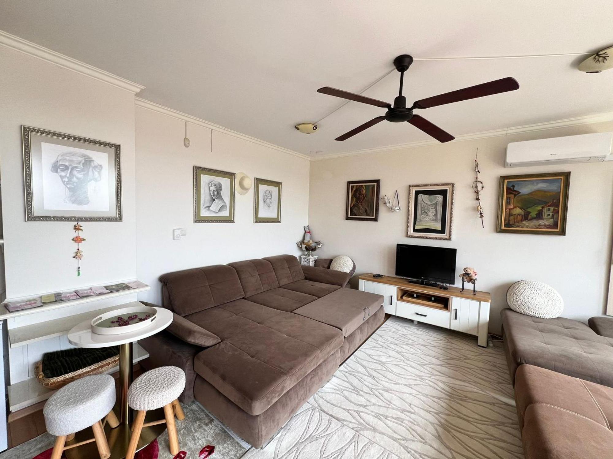 Downtown Central Apartment With Working Kitchen, City Views & Free Parking カザンラク エクステリア 写真