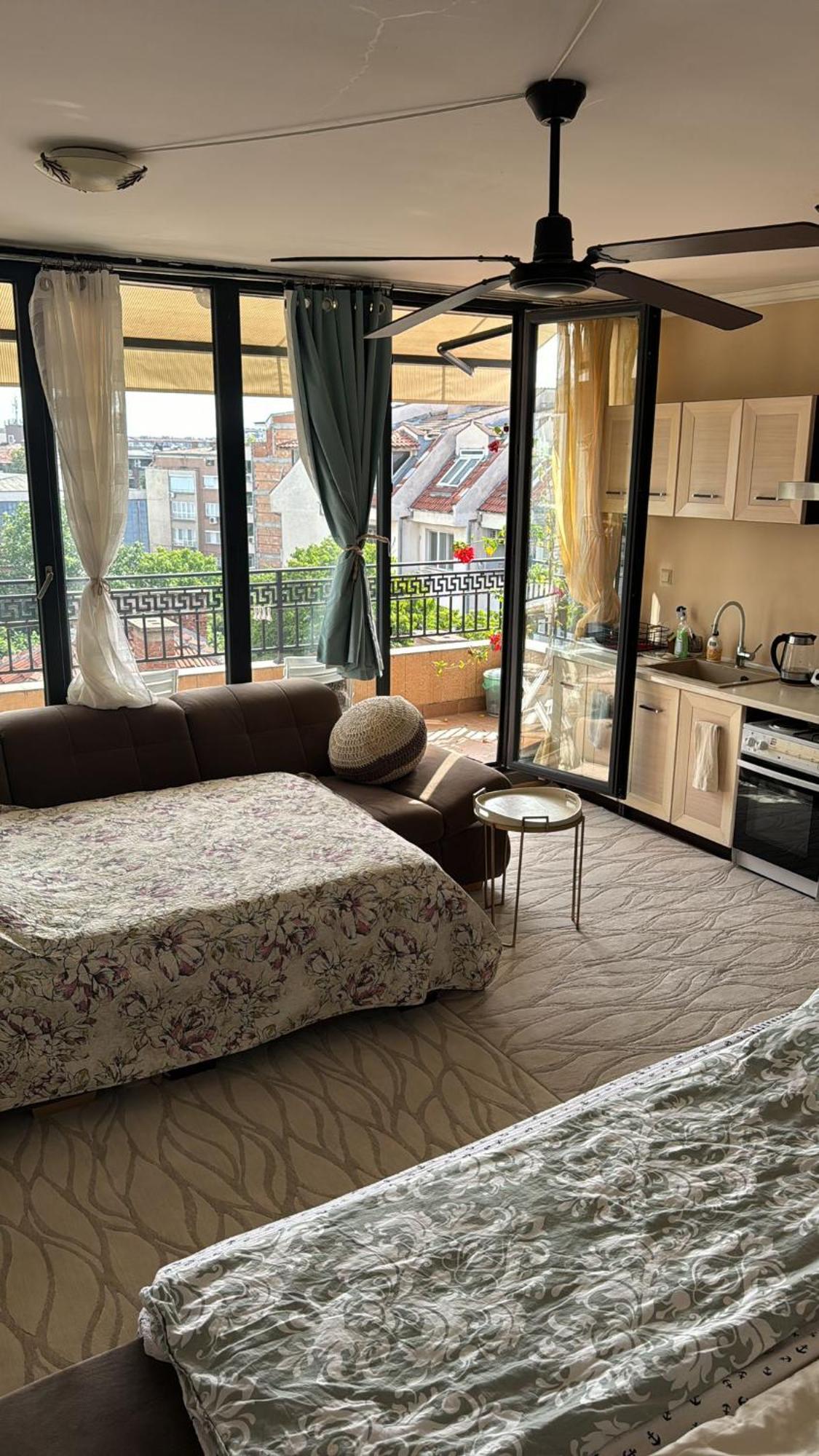 Downtown Central Apartment With Working Kitchen, City Views & Free Parking カザンラク エクステリア 写真