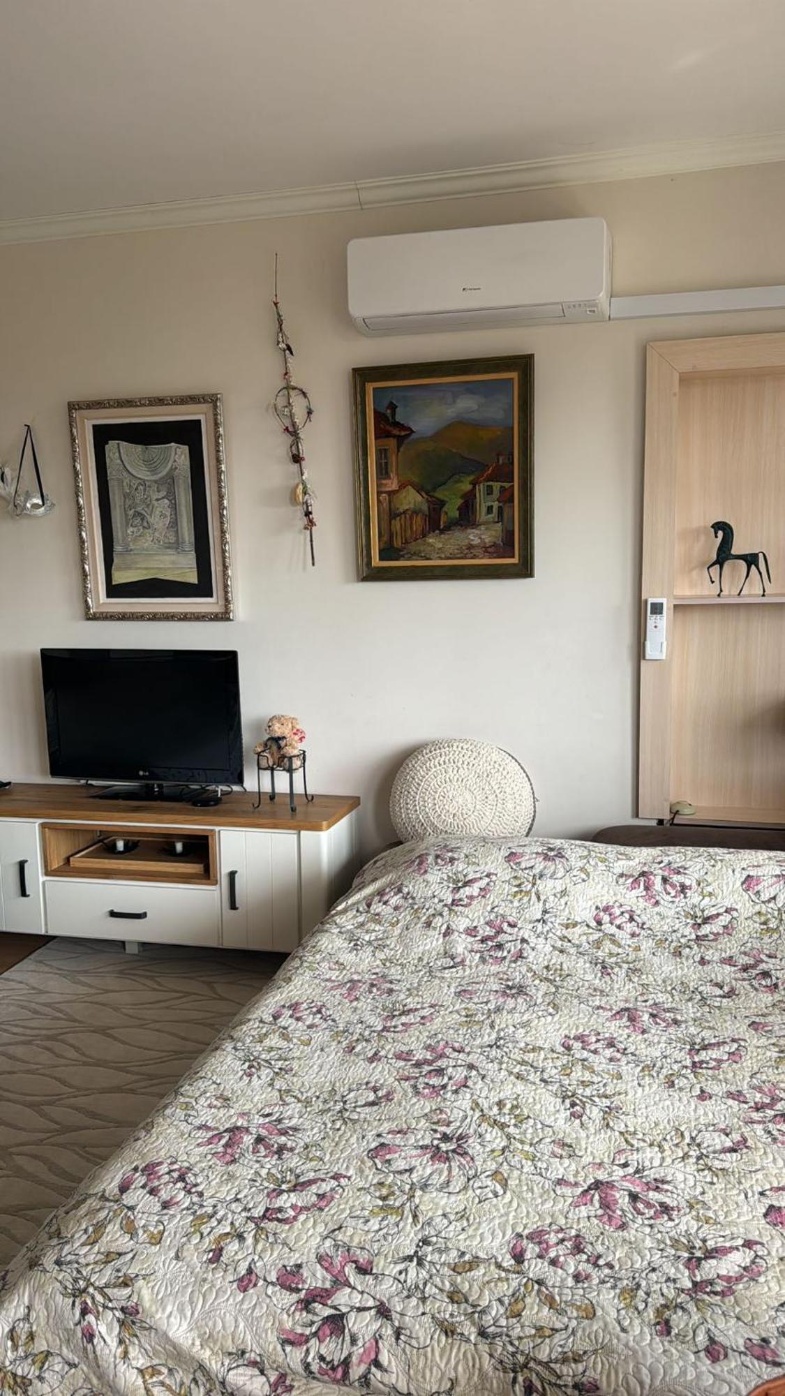 Downtown Central Apartment With Working Kitchen, City Views & Free Parking カザンラク エクステリア 写真