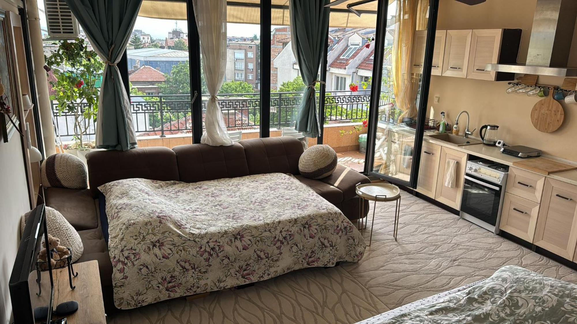 Downtown Central Apartment With Working Kitchen, City Views & Free Parking カザンラク エクステリア 写真