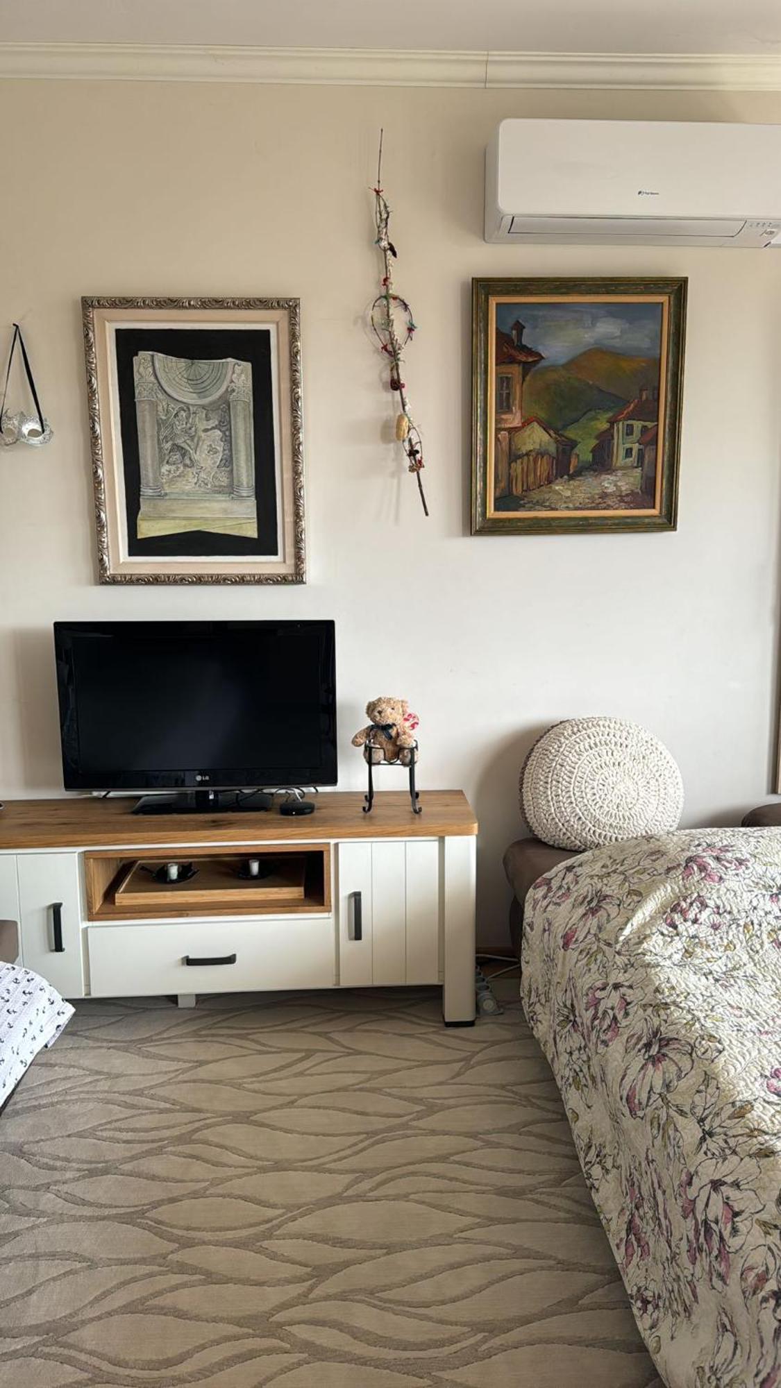 Downtown Central Apartment With Working Kitchen, City Views & Free Parking カザンラク エクステリア 写真