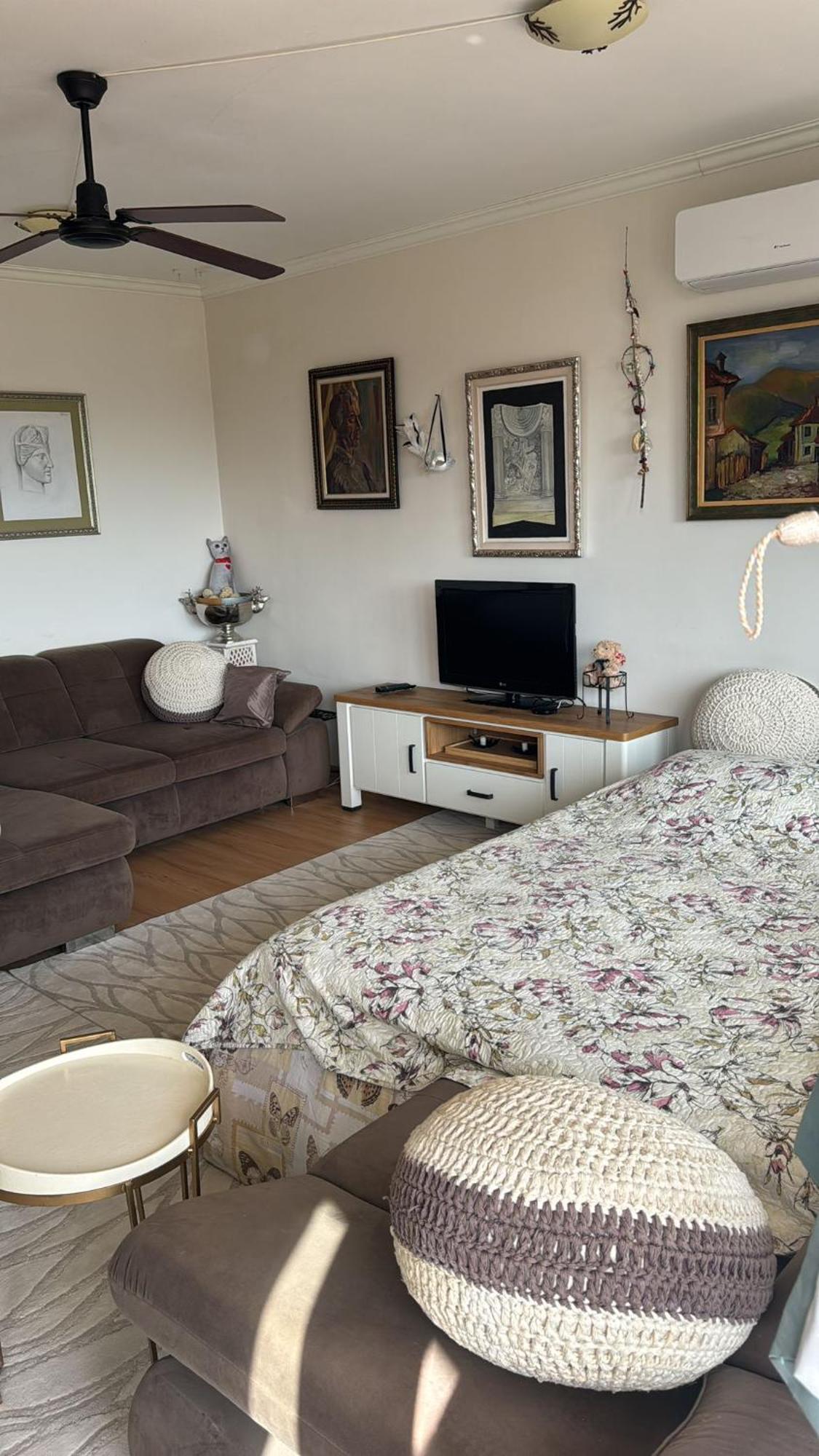 Downtown Central Apartment With Working Kitchen, City Views & Free Parking カザンラク エクステリア 写真